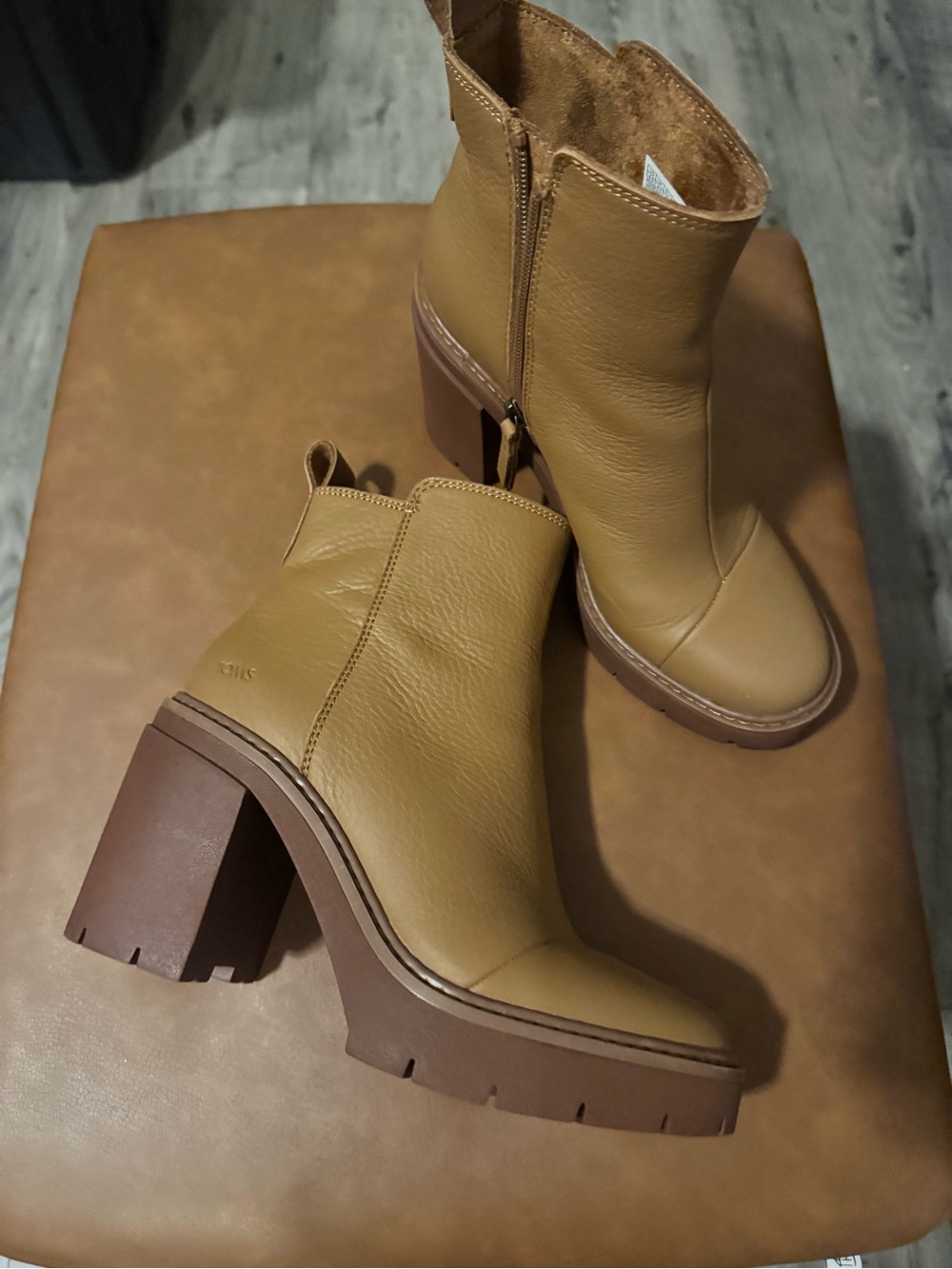 TOMS Women’s Tan Camel Leather Ankle Boots Chunky Heel Lug Sole Size 6.5